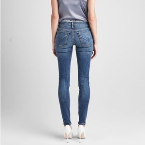 ✨NWOT Hudson Krista Super Skinny Ankle Jean